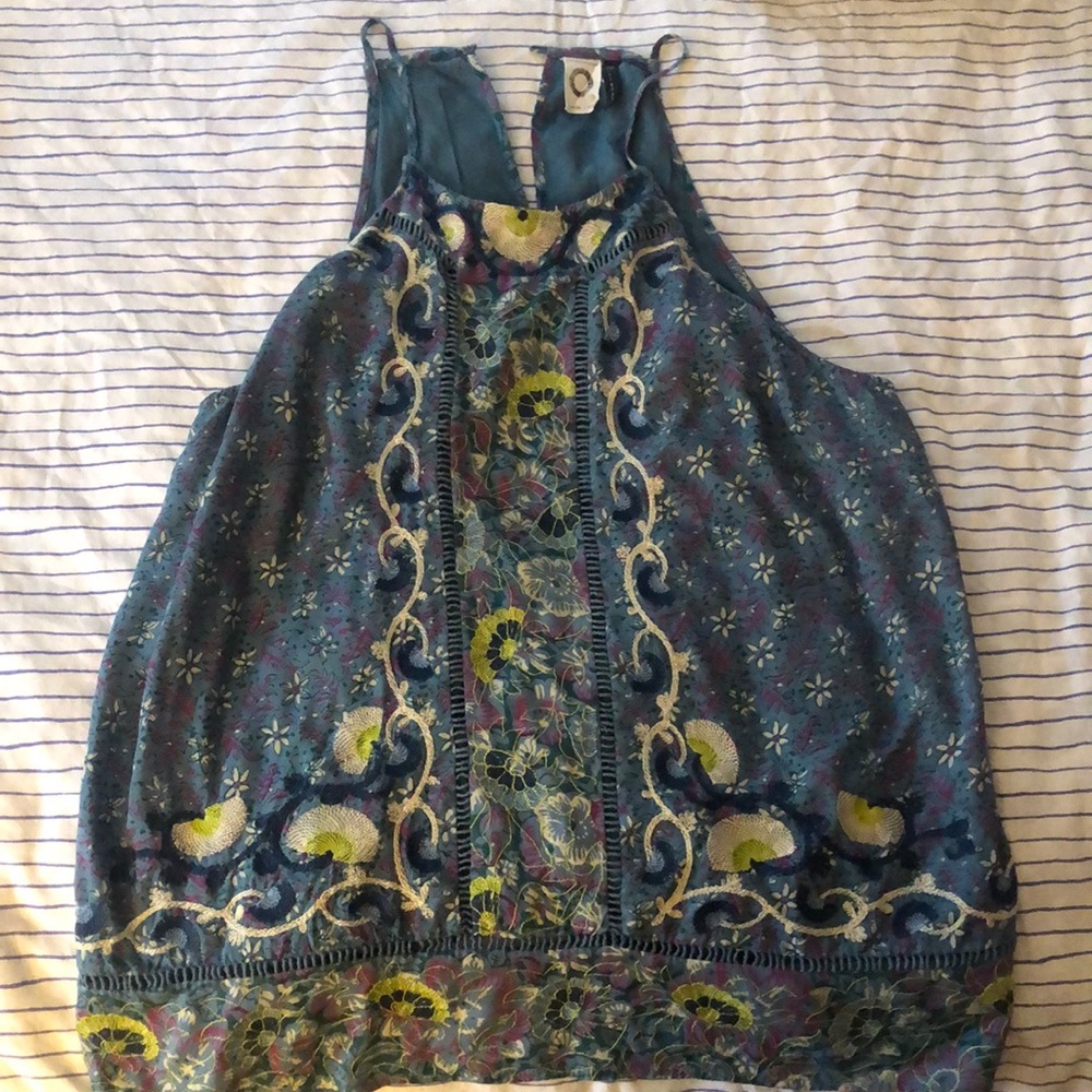 Pretty summer top .